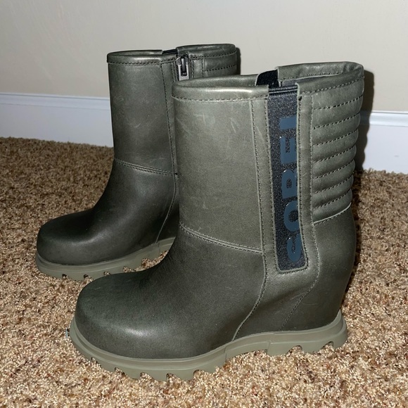 New Sorel Joan of Arctic III Waterproof Leather Moto Wedge Boots Dark Moss 5 - Picture 3 of 11